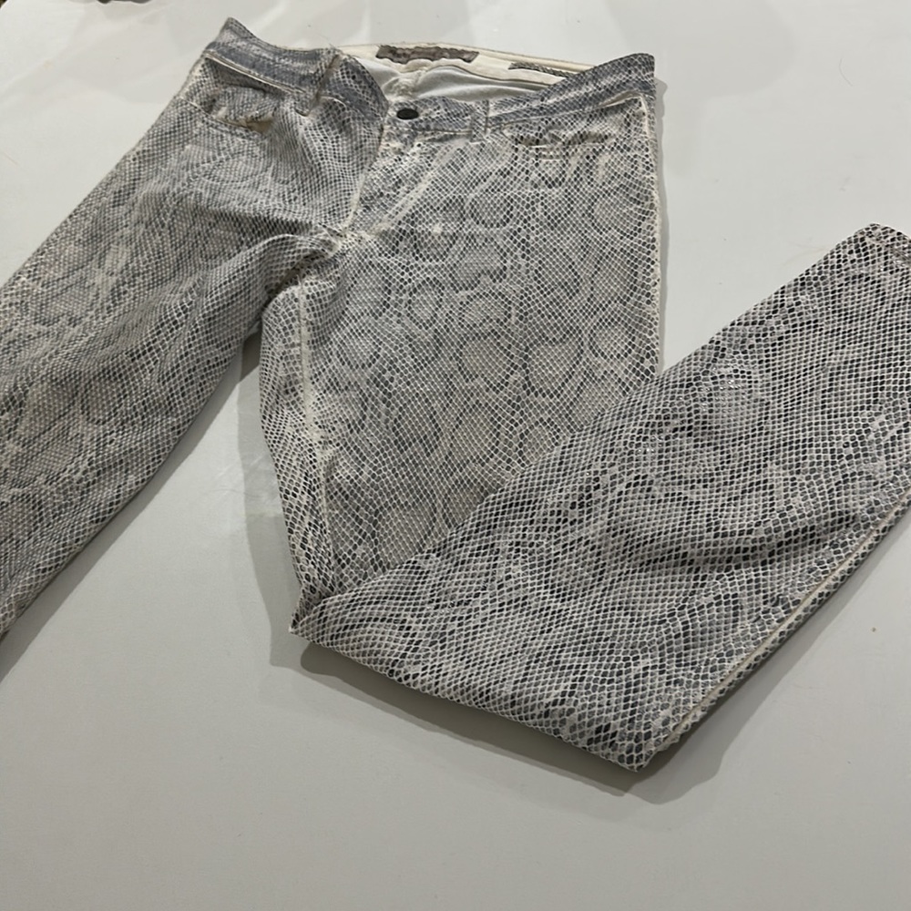 GUESS Women’s Brittney Skinny Ankle Snake Foil Print Jeans